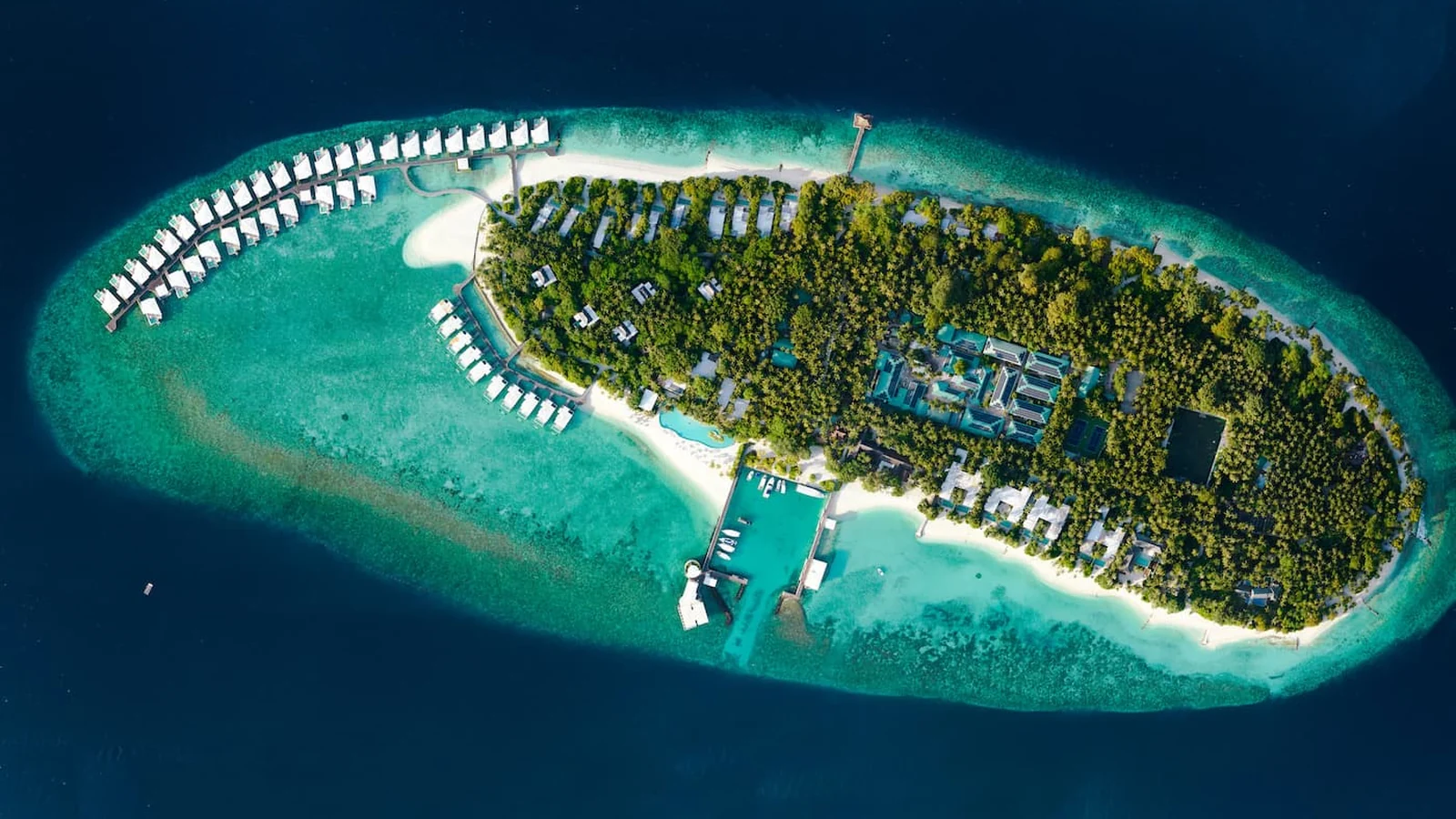 منظر جوي لجزيرة استوائية ومنتجع سياحي — منتجع Amilla Maldives