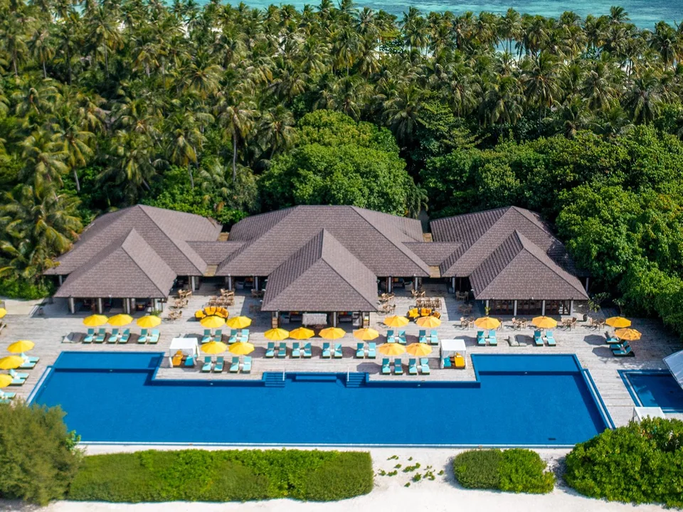 المسبح الرئيسي أمام الشاطئ في Atmosphere Kanifushi