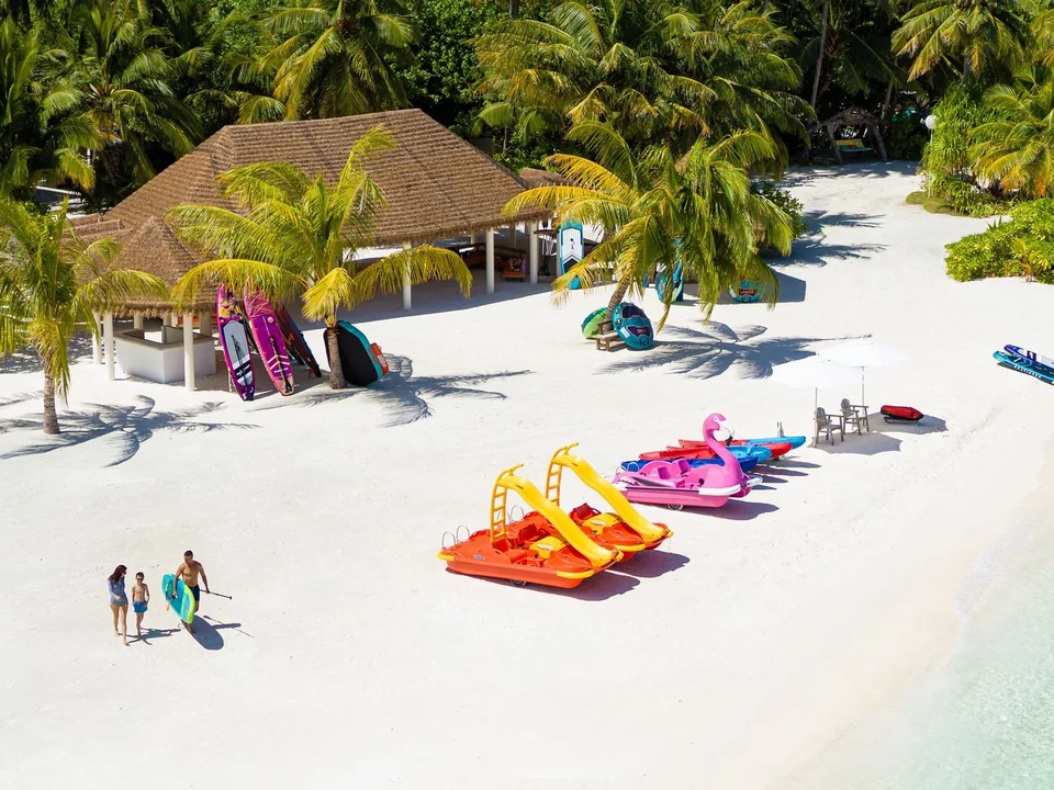 شاطئ Kanifushi وألعابه المائية