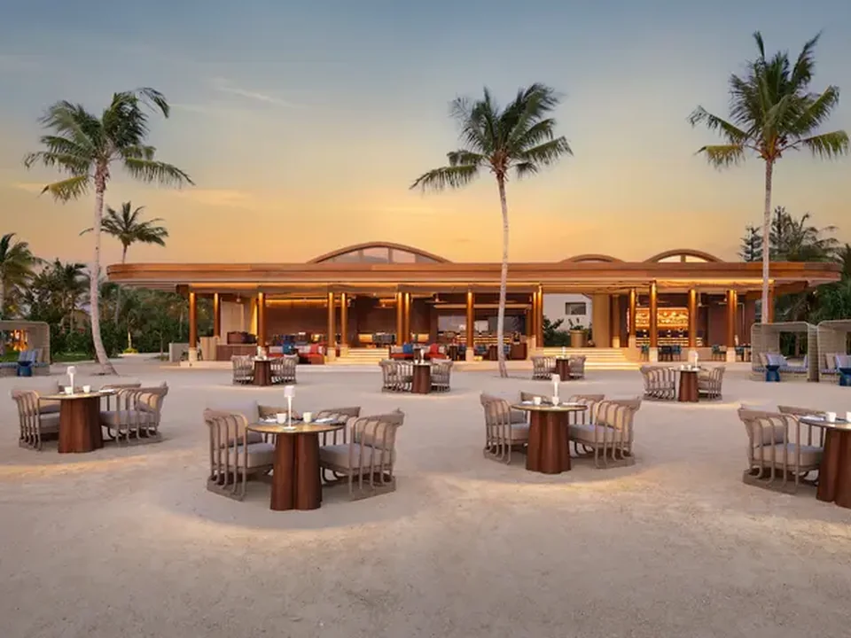 مطعم Blue Fin على الشاطئ وقت الغروب في Centara Grand Lagoon