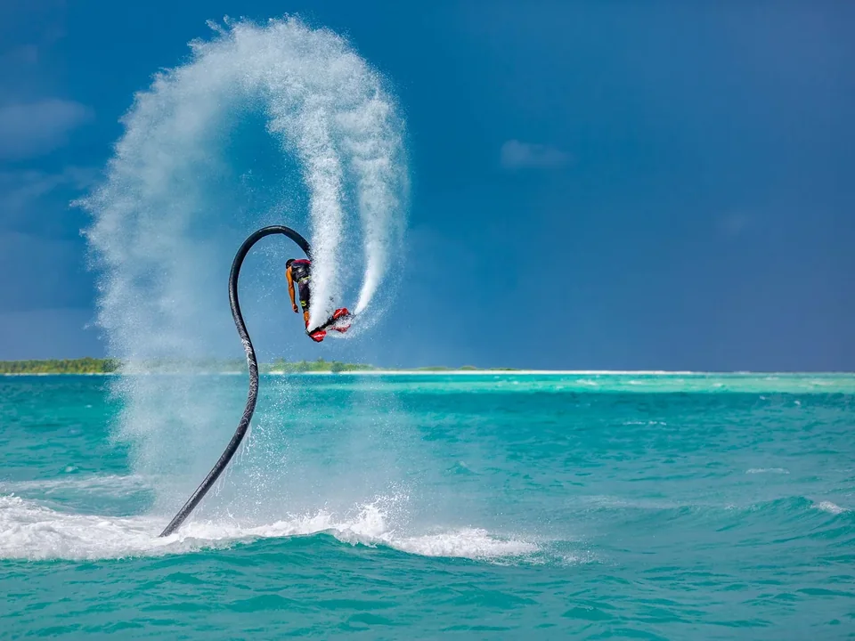 الفلاي بورد والرياضات المائية في Emerald Maldives