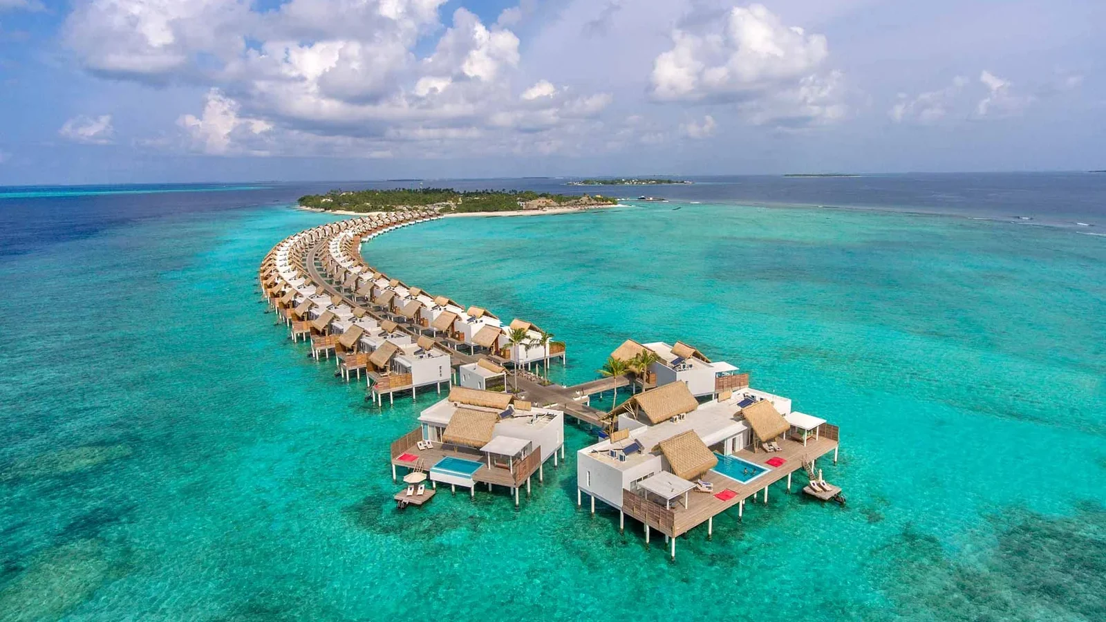 لقطة جوية لممر الفلل المائية في Emerald Maldives Resort & Spa