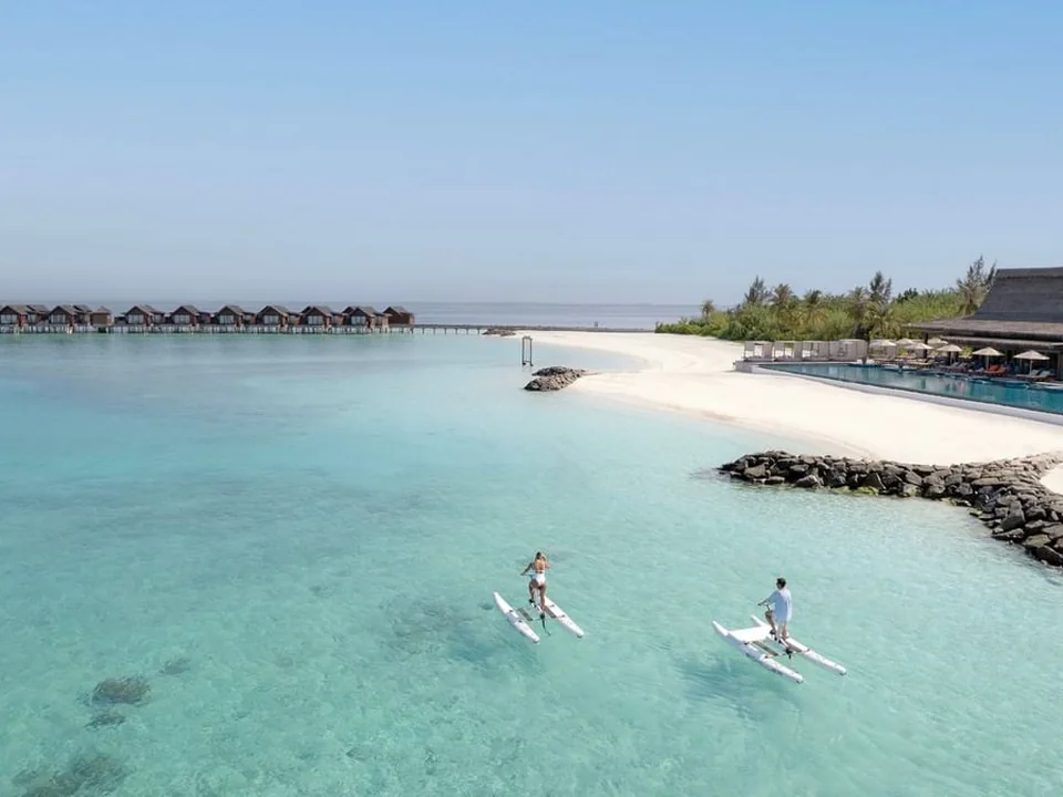 التجديف بالقوارب في مياه Grand Park Kodhipparu