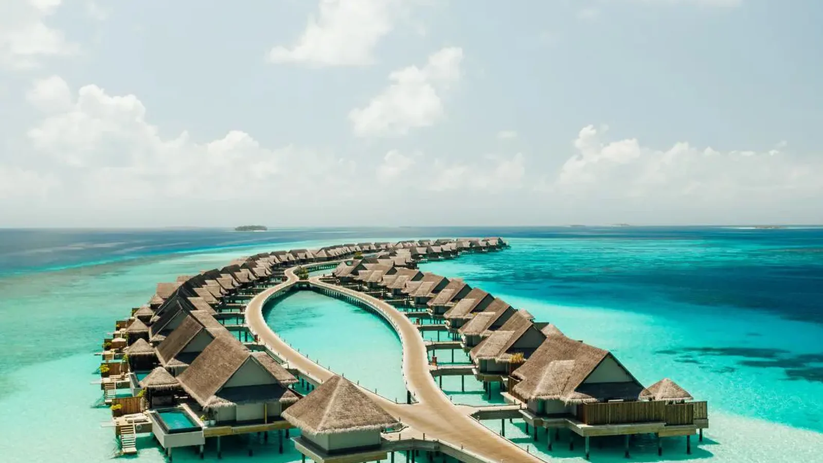 لقطة جوية للفلل المائية في JOALI Maldives