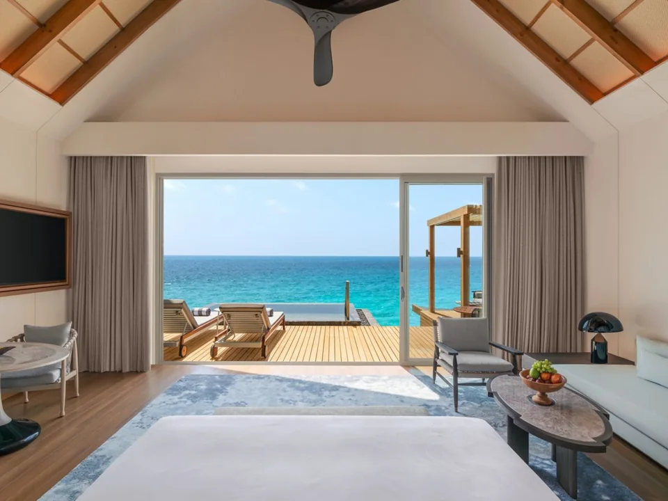 إطلالة البحر من داخل الفيلا المائية في JW Marriott Kaafu