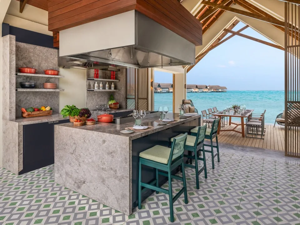 ركن الطعام الخارجي في JW Marriott Kaafu