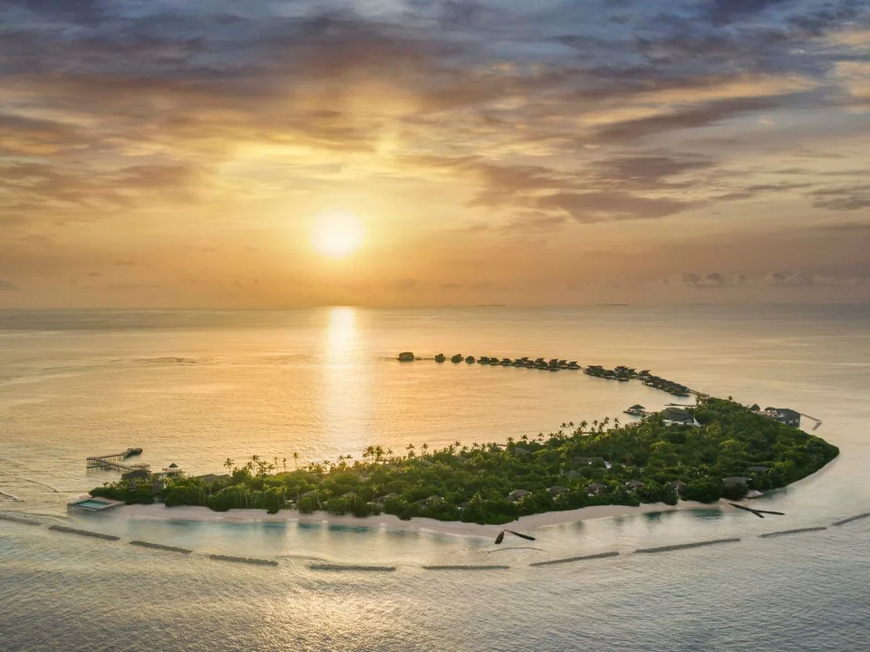 غروب الشمس على جزيرة JW Marriott Maldives من الجو