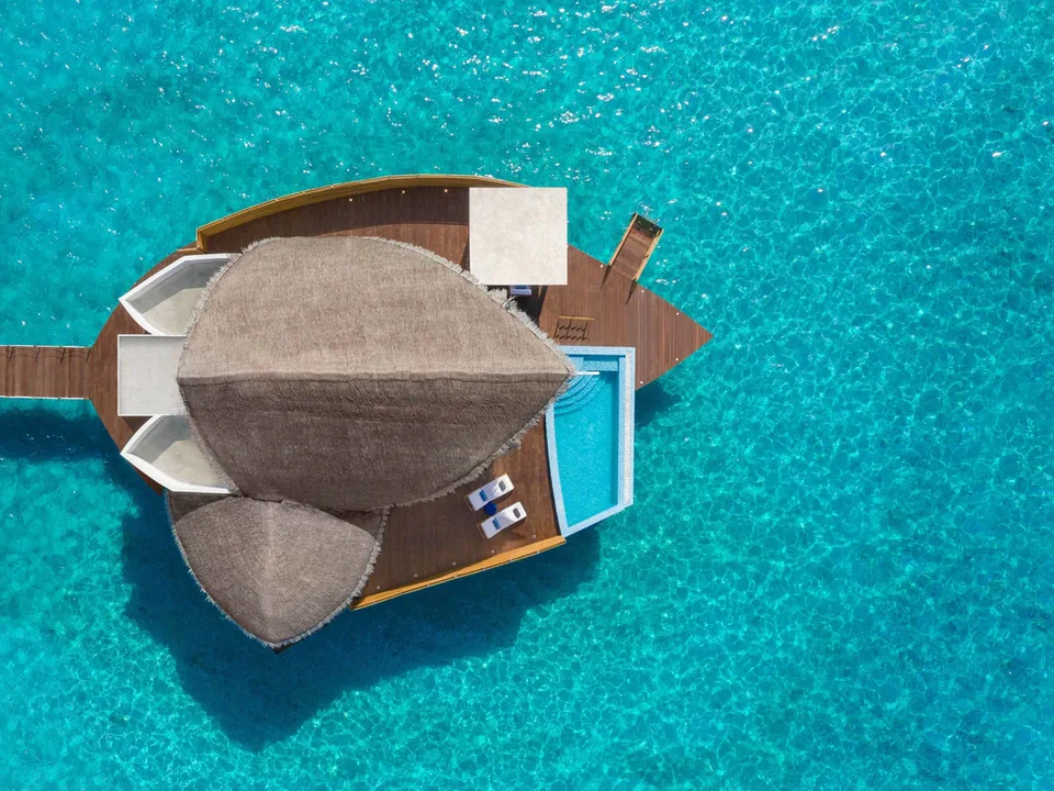 لقطة جوية علوية لفيلا الدوبلكس مع مسبحها الخاص في JW Marriott Maldives