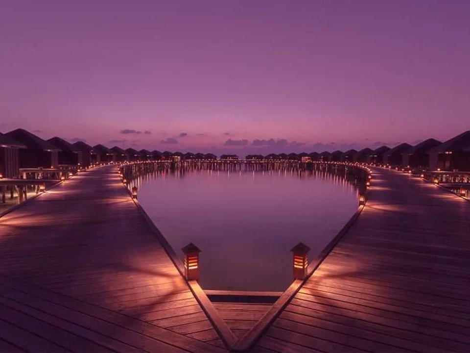 ممر الفلل المائية وقت الغروب في Lily Beach