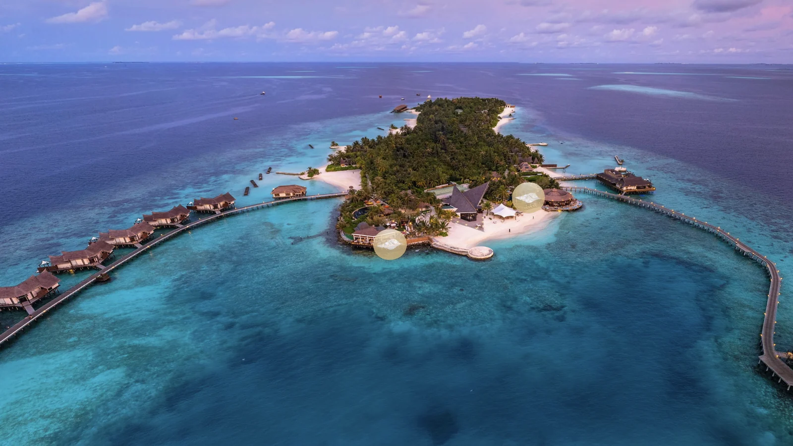 منظر جوي لمنتجع استوائي وفيلات فوق الماء — منتجع OZEN RESERVE BOLIFUSHI