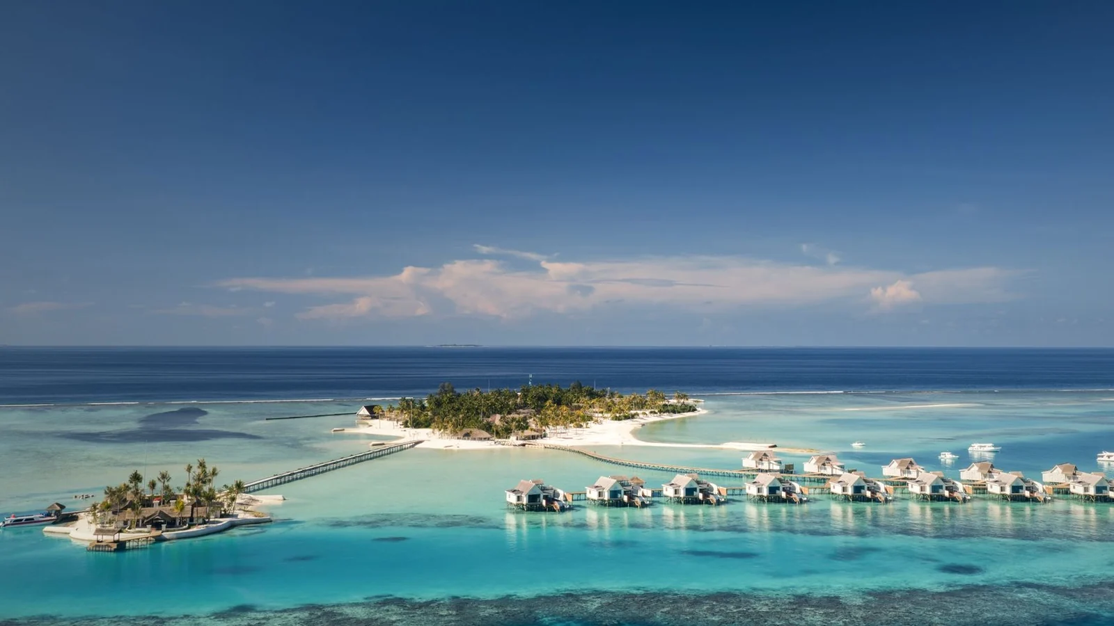 منظر جوي لجزيرة استوائية وفيلات مائية ساحرة — منتجع RAH GILI Maldives