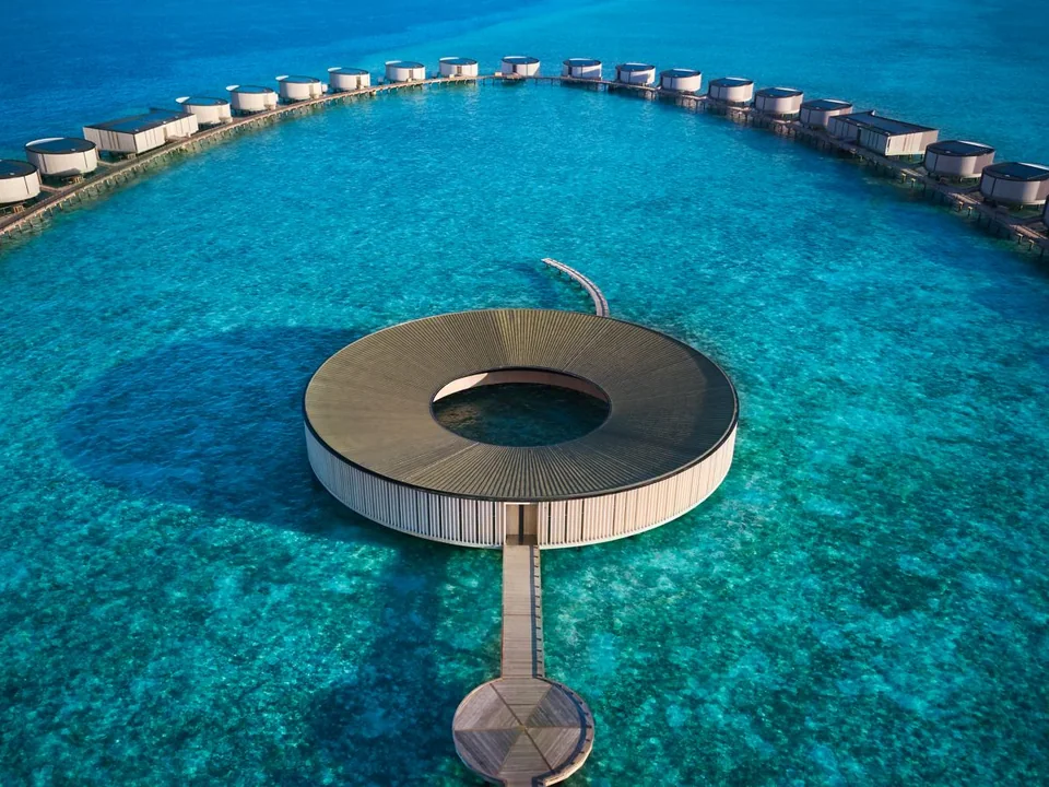 سبا Ritz-Carlton الدائري فوق الماء من الجو