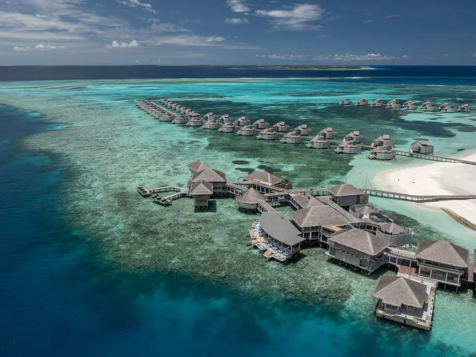 ممر الفلل المائية من الجو في Six Senses Laamu