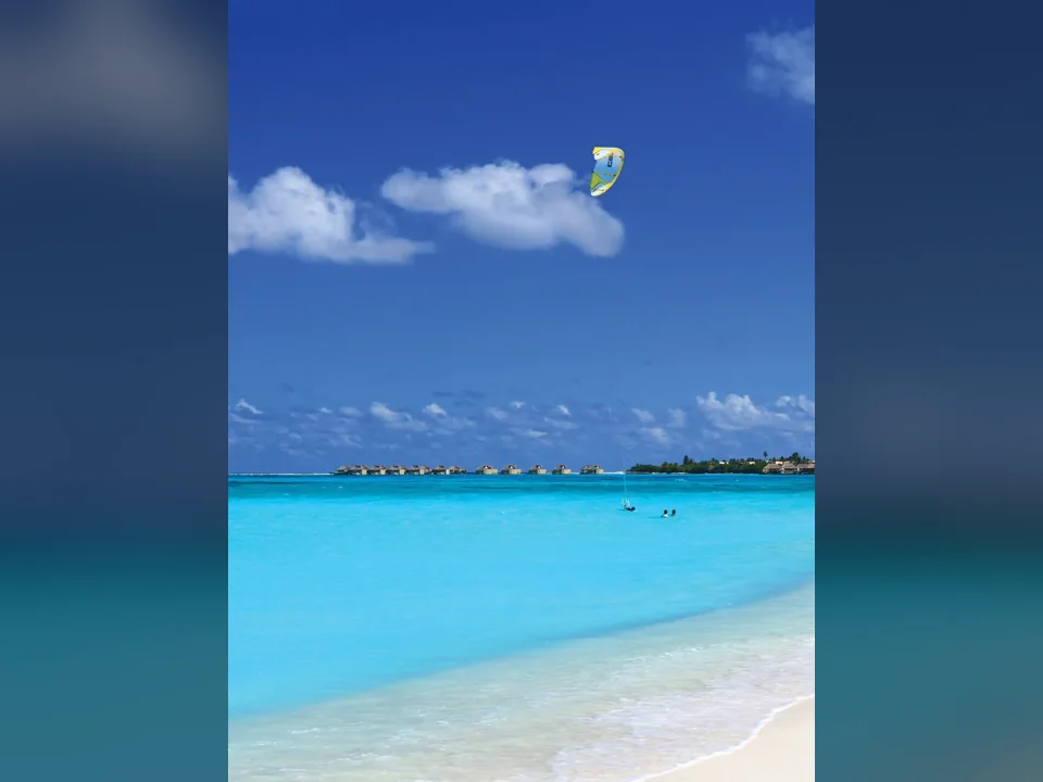 التزلج الشراعي في مياه Laamu