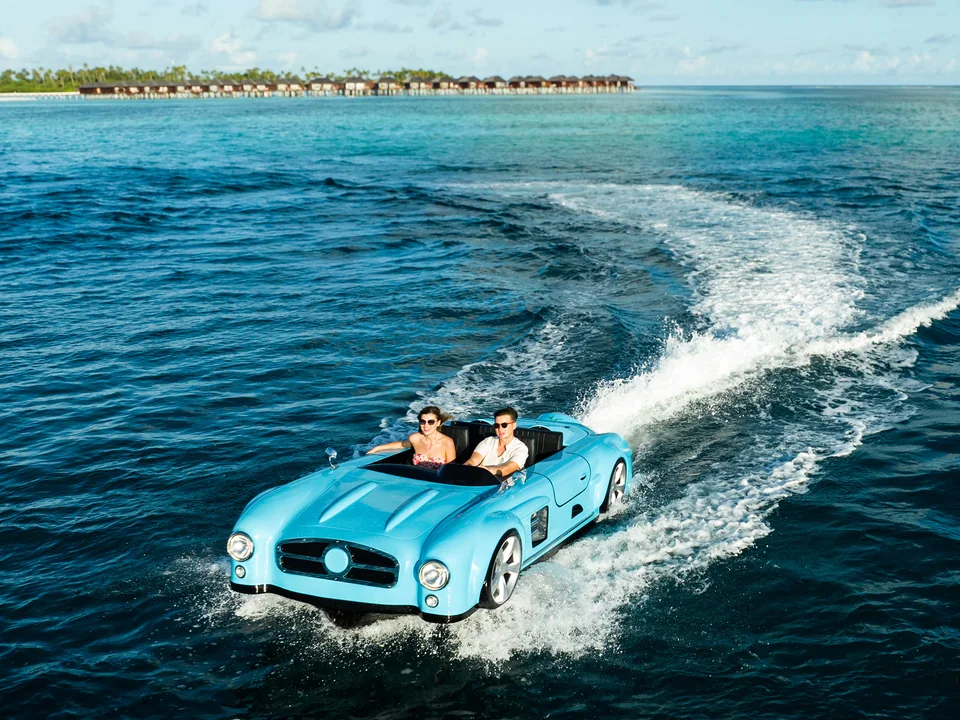 تجربة السيارة البحرية (Jet Car) في مياه Olhuveli
