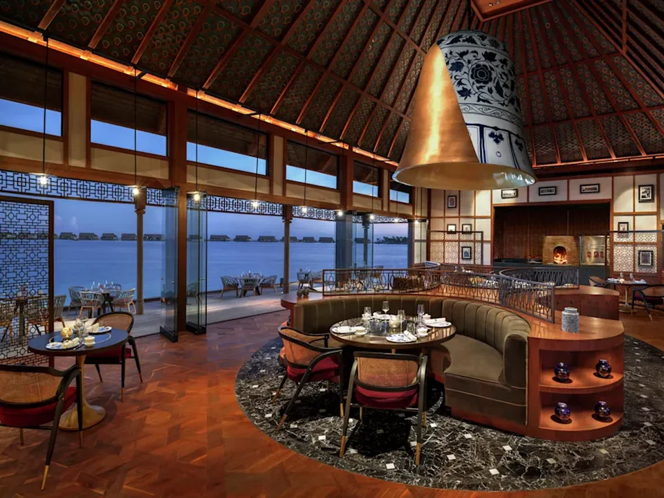مطعم Li Long في Waldorf Astoria Maldives