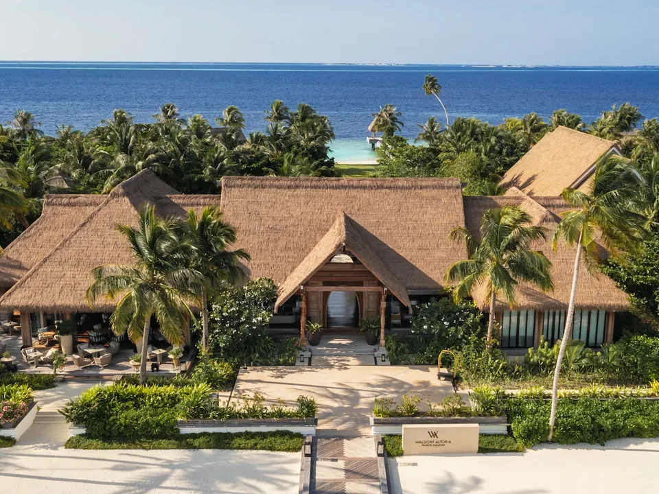 مركز الاستقبال في Waldorf Astoria Maldives من الجو