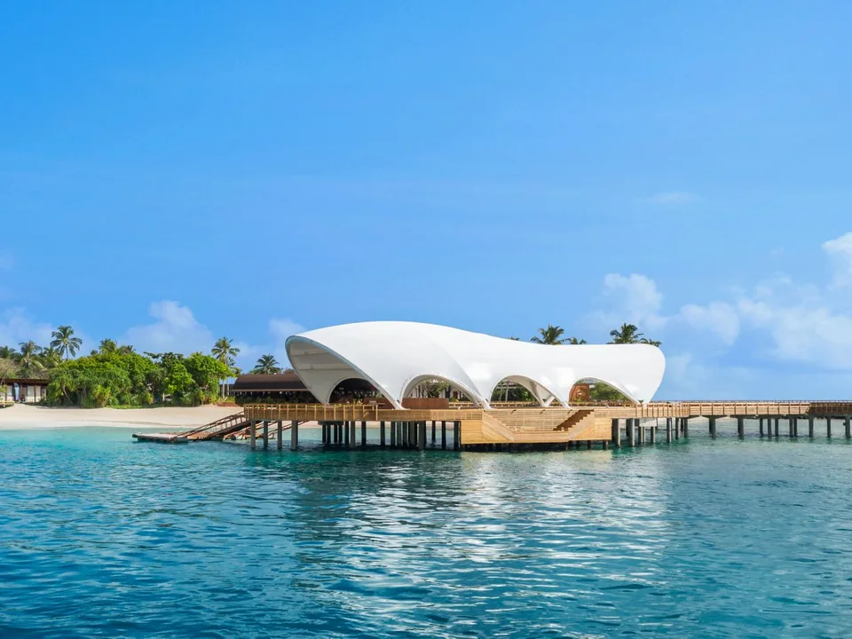 مبنى الوصول المميز على الماء في The Westin Maldives