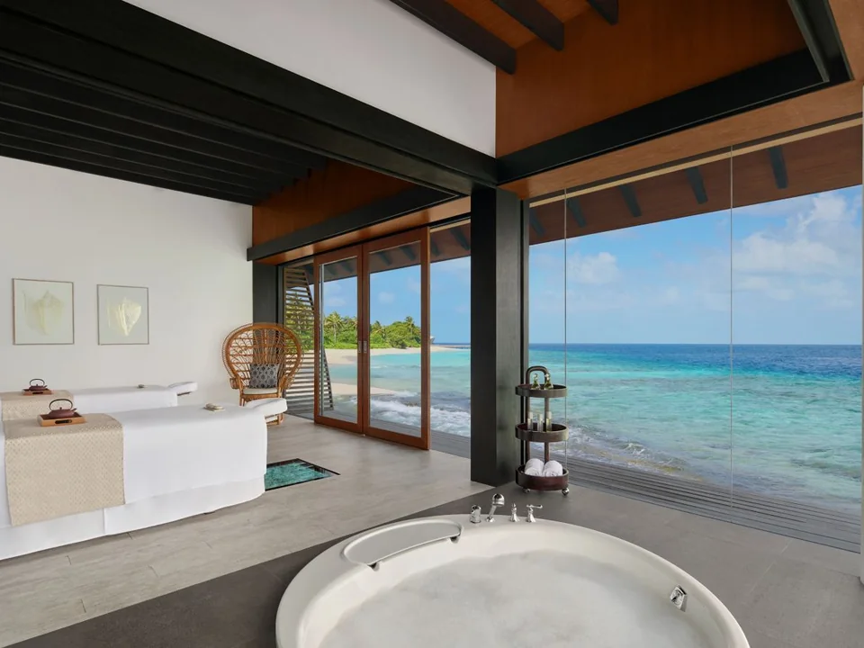 جناح السبا فوق الماء في The Westin Maldives