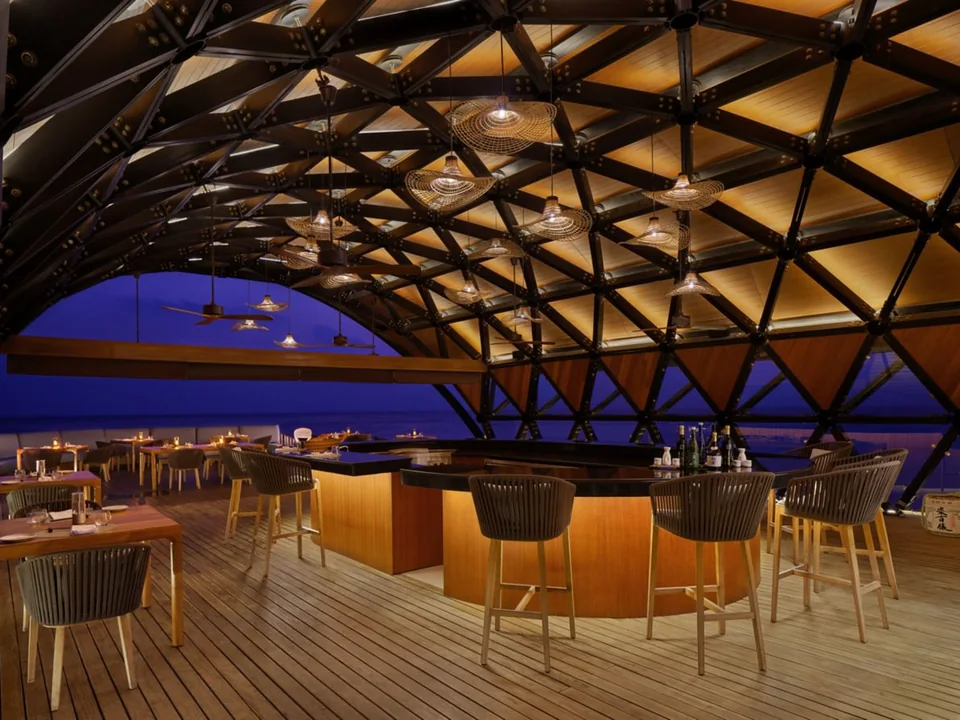 مطعم The Pearl فوق الماء في The Westin Maldives